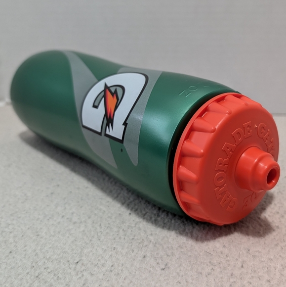 Lot of 7 Brand New Gatorade Squeeze Water Bottle 32 OZ Green Dishwasher Safe - Picture 16 of 16